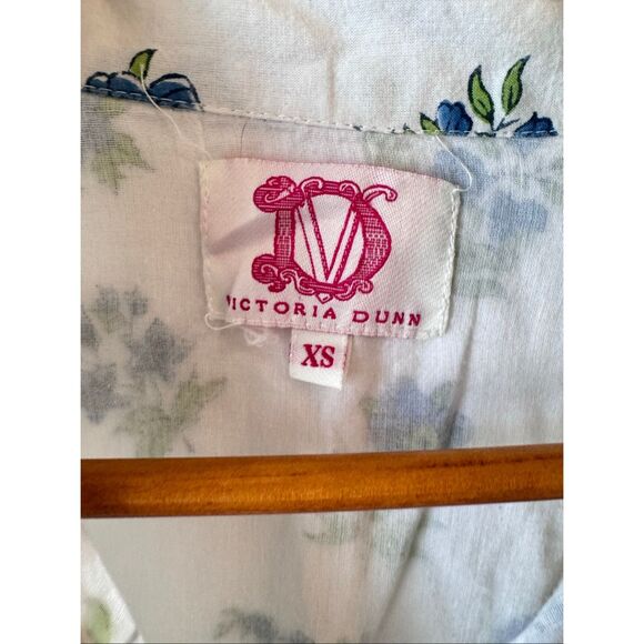 Victoria Dunn Juniper Print White Top with Blue Flowers Size XS - Picture 3 of 8